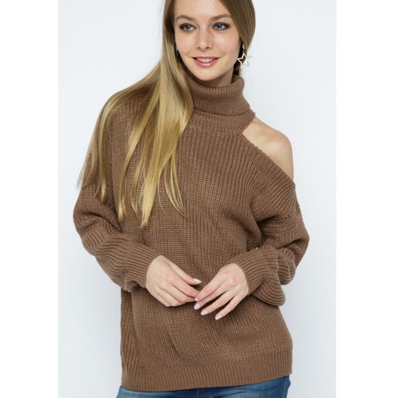 Sweaters - 🥳🥳HP🥳🥳Cold Shoulder Turtleneck Sweater